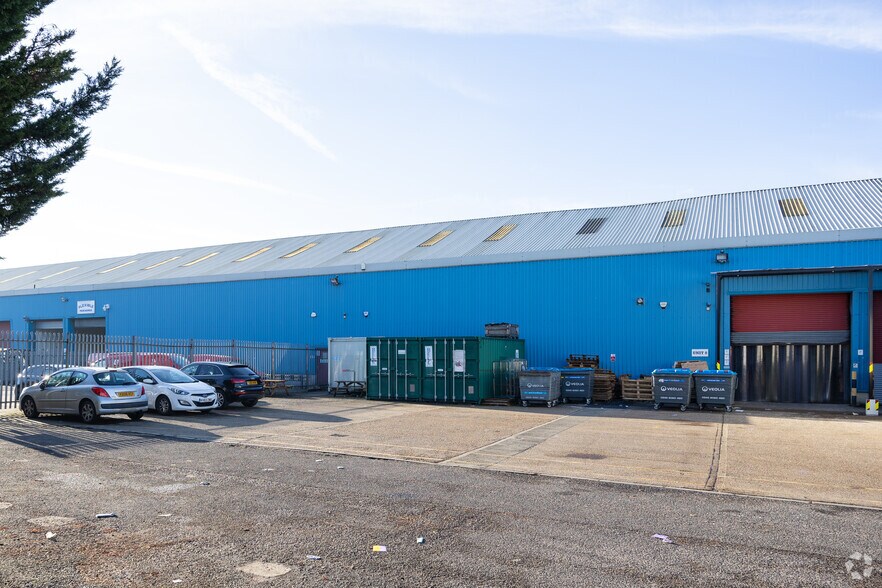50 Freshwater Rd, Dagenham en venta - Foto del edificio - Imagen 3 de 4