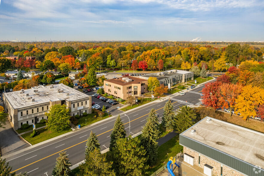 150 Boul De Montarville, Boucherville, QC en alquiler - Vista aérea - Imagen 2 de 4