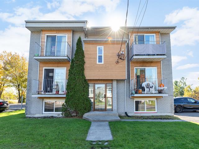 700 Rue Du Boisé, Saint-jerome, QC en venta - Foto principal - Imagen 1 de 1