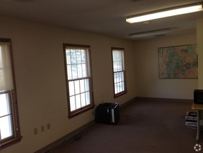 33 Hartford Ave, Granby, CT en alquiler Foto del interior- Imagen 2 de 4