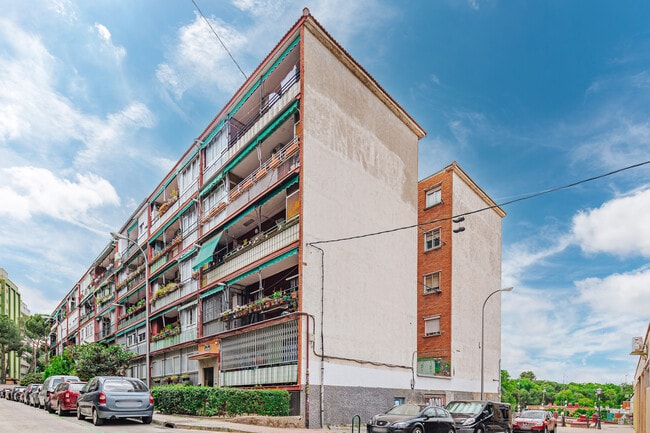 Más detalles de Calle de Aguilafuente, 9, Madrid - Edificio residencial​ en venta