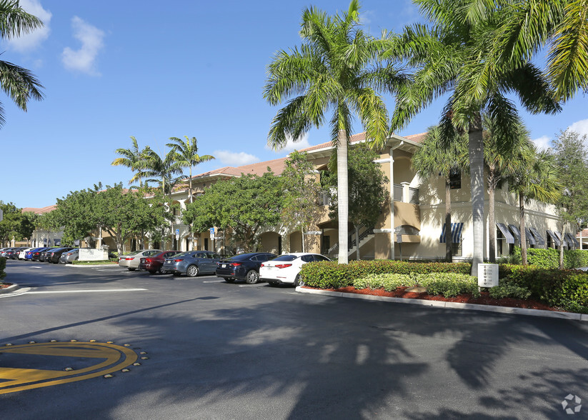 7401 Wiles Rd, Coral Springs, FL en alquiler - Foto del edificio - Imagen 2 de 11