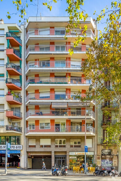 Local en Barcelona, Barcelona en alquiler - Foto del edificio - Imagen 2 de 2