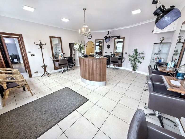 69 North Rd W, Wingate en venta - Foto del interior - Imagen 2 de 8