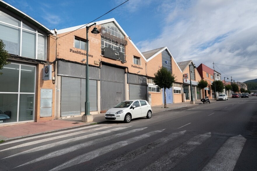 Nave en Alcoy, Alicante en venta - Foto del edificio - Imagen 2 de 13