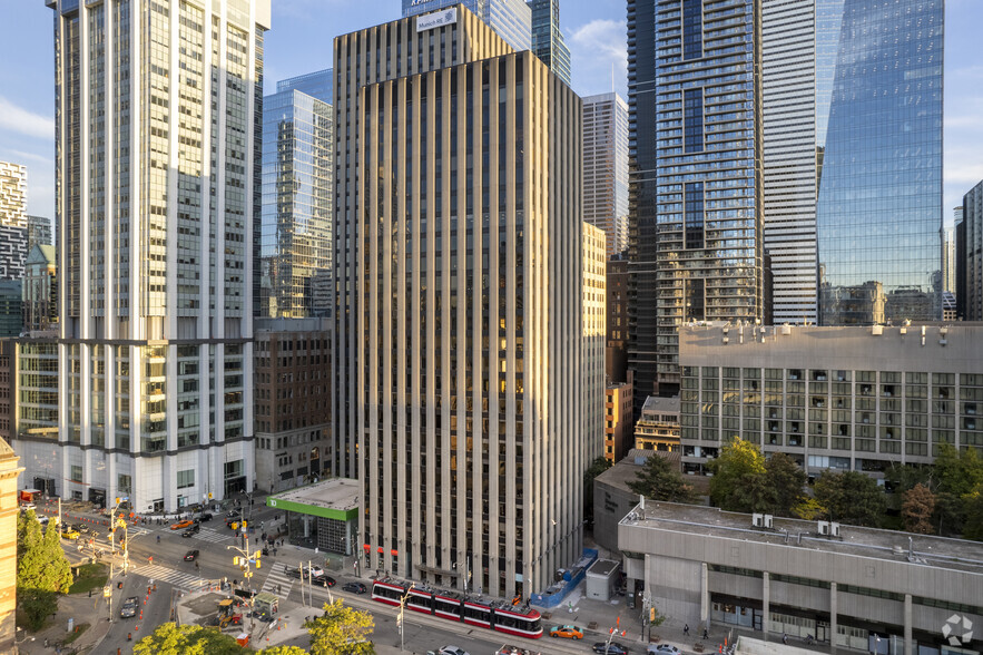 65 Queen St W, Toronto, ON en alquiler - Foto principal - Imagen 1 de 5