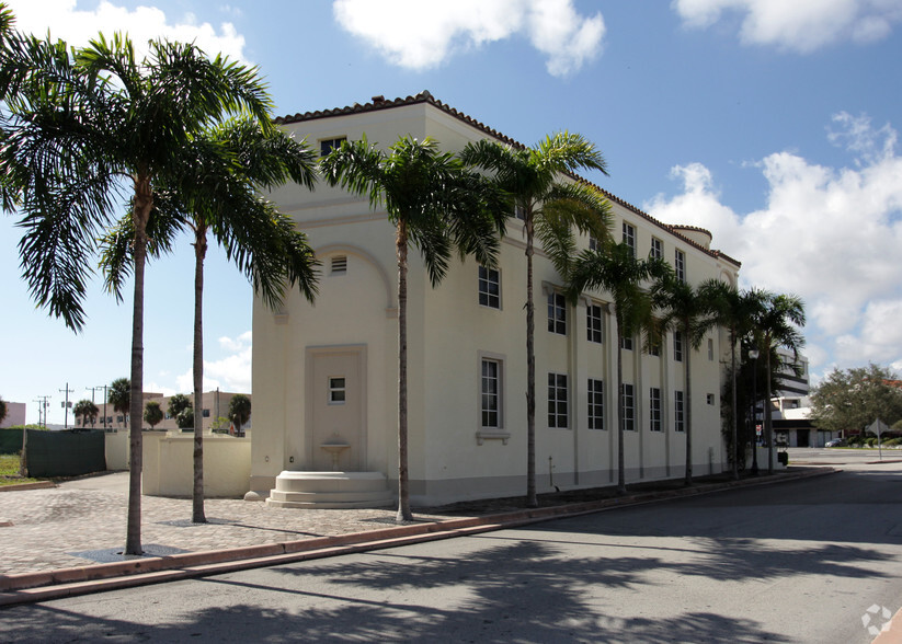 2901 Ponce de Leon Blvd, Coral Gables, FL en alquiler - Foto del edificio - Imagen 3 de 9