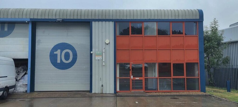 Kendal Close, London en alquiler - Foto del edificio - Imagen 2 de 12