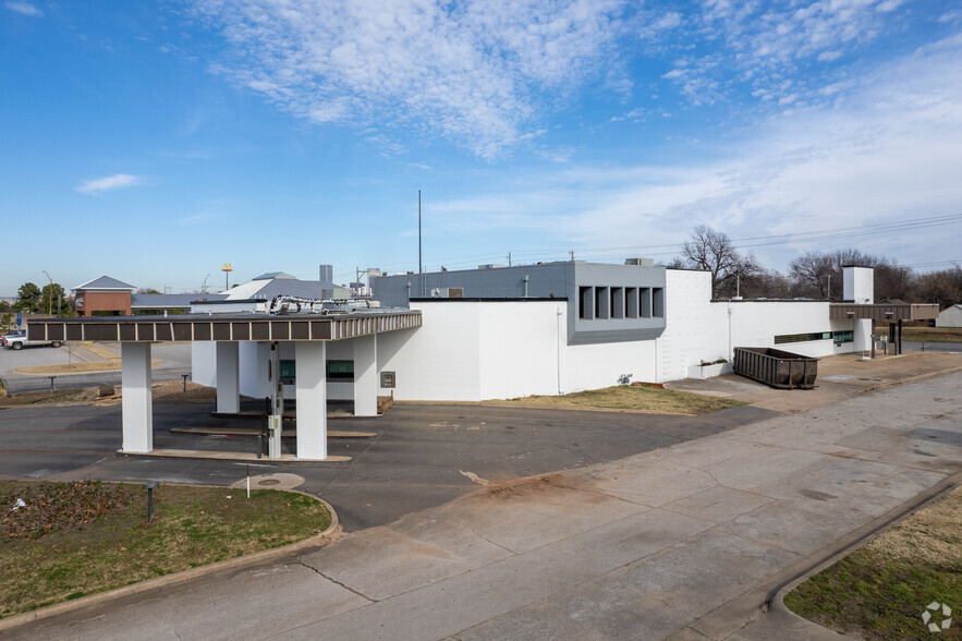 2420-2440 Southwest Blvd, Tulsa, OK en alquiler - Foto del edificio - Imagen 1 de 18