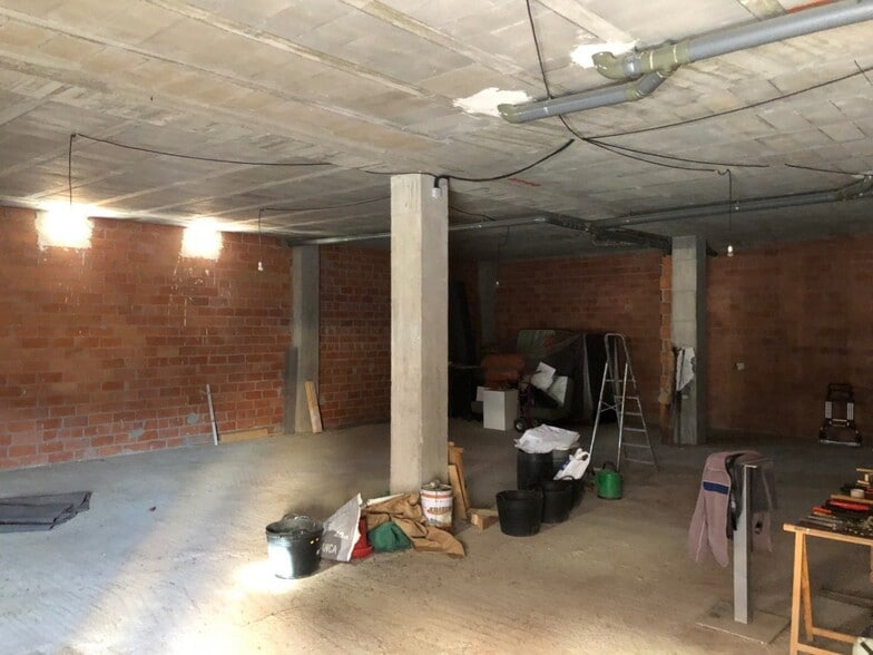 Local en Ponferrada, León en venta - Foto del edificio - Imagen 3 de 4