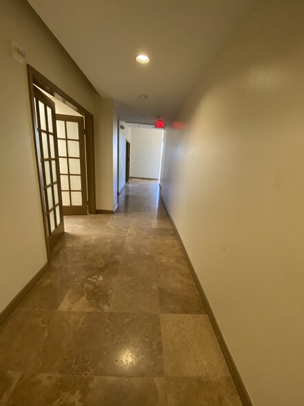 1120 Empire Central Pl, Dallas, TX en alquiler - Foto del interior - Imagen 3 de 12