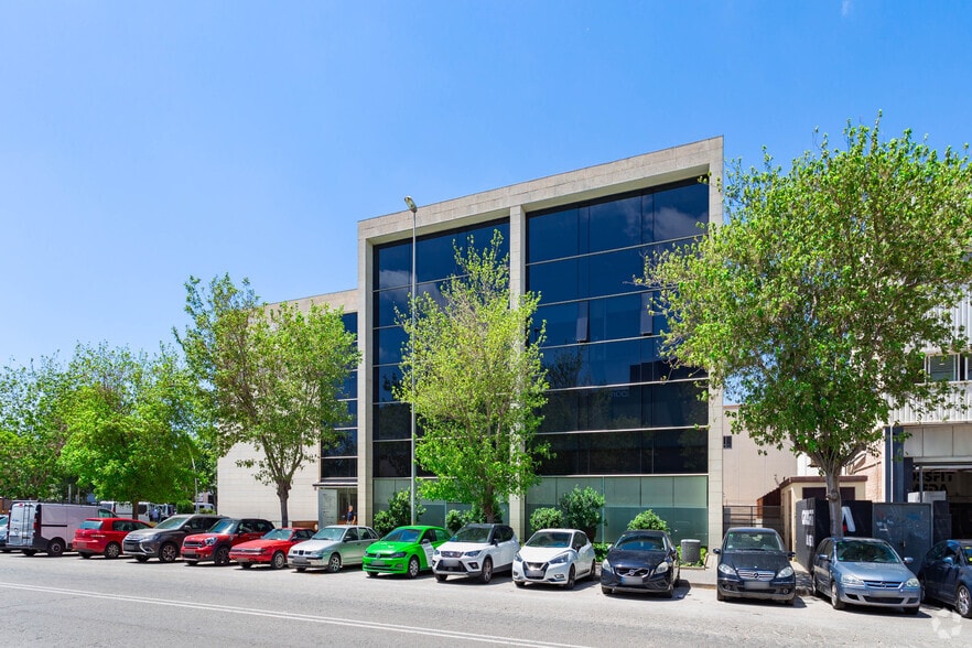 Avinguda de la Fama, 16, Cornellà de Llobregat, Barcelona en alquiler - Foto del edificio - Imagen 3 de 4
