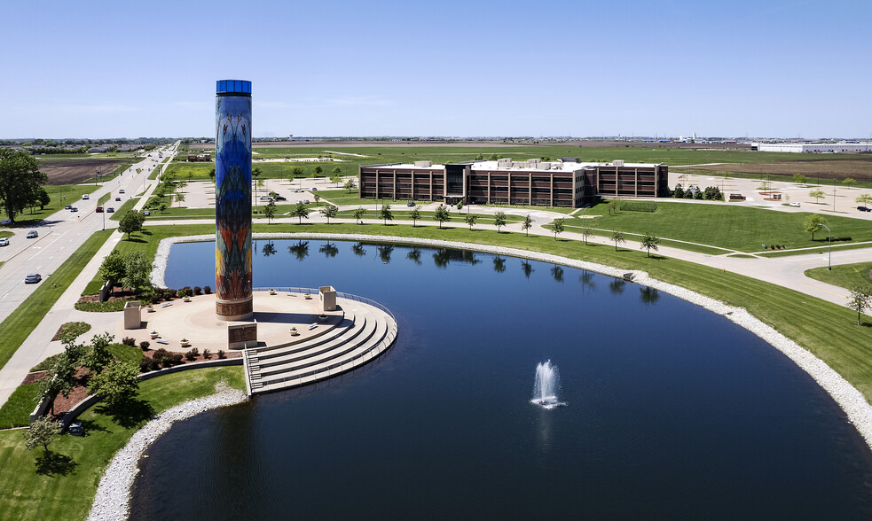 12421 Meredith Dr, Urbandale, IA en alquiler - Foto del edificio - Imagen 1 de 17