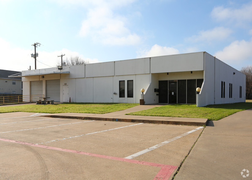 113 NW Hillery St, Burleson, TX en alquiler - Foto del edificio - Imagen 1 de 4