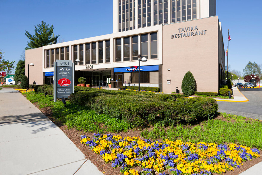 8401 Connecticut Ave, Chevy Chase, MD en alquiler - Foto del edificio - Imagen 2 de 23