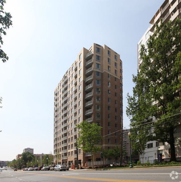 1200 East West Hwy, Silver Spring, MD en alquiler - Foto del edificio - Imagen 2 de 33