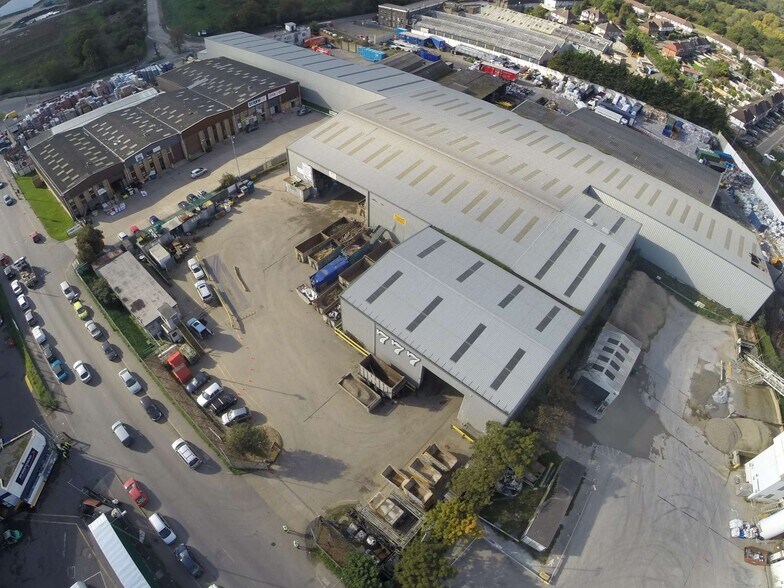 11 Coomber Way, Croydon en alquiler - Vista aérea - Imagen 3 de 7