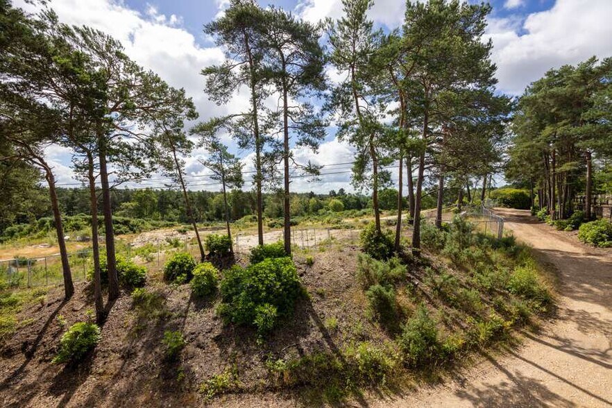 216 Hurn Rd, Ringwood en venta - Foto del edificio - Imagen 2 de 4