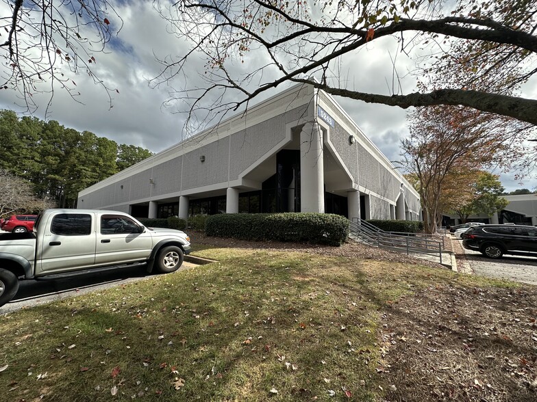 5243 Royal Woods Pky, Tucker, GA en alquiler - Foto del edificio - Imagen 3 de 4