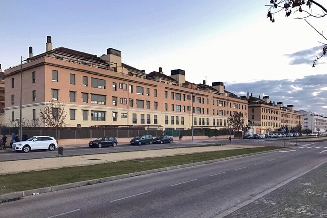 Más detalles de Calle Planeta Júpiter, 1, Parla - Local en alquiler