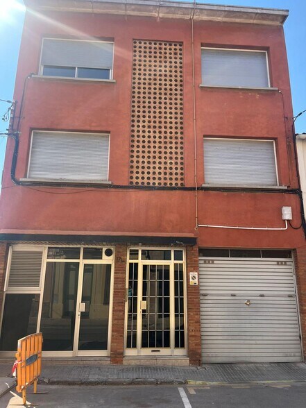 Edificio residencial en Castellar del Vallès, Barcelona en venta - Foto del edificio - Imagen 3 de 4