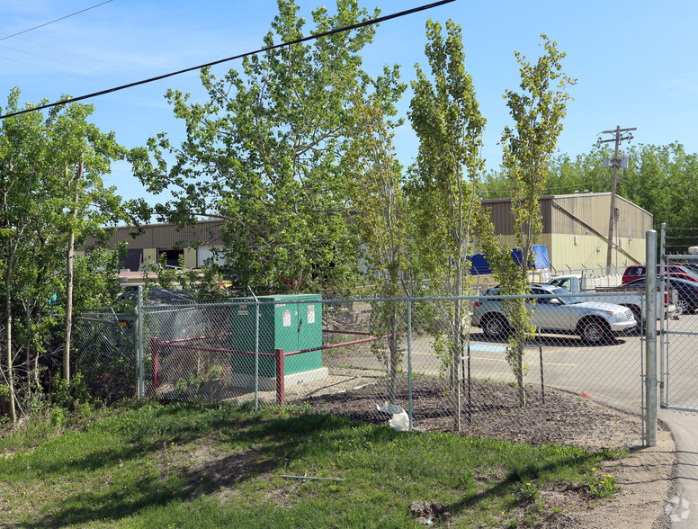 20103 106th Ave NW, Edmonton, AB en alquiler - Foto del edificio - Imagen 2 de 6