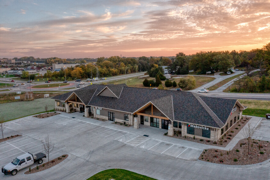 70th & Pine Lake Rd, Lincoln, NE en alquiler - Foto del edificio - Imagen 1 de 17