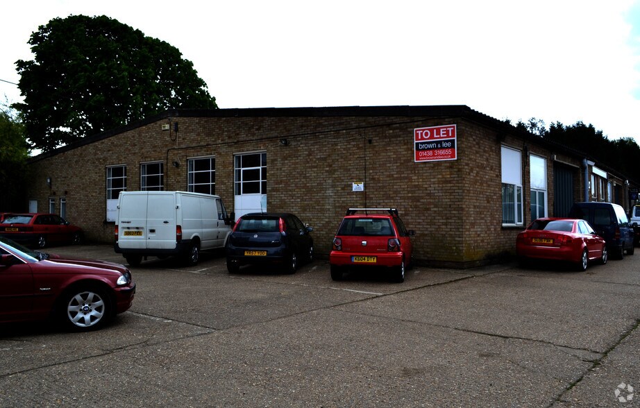 4 Old Oak Close, Arlesey en venta - Foto del edificio - Imagen 2 de 2