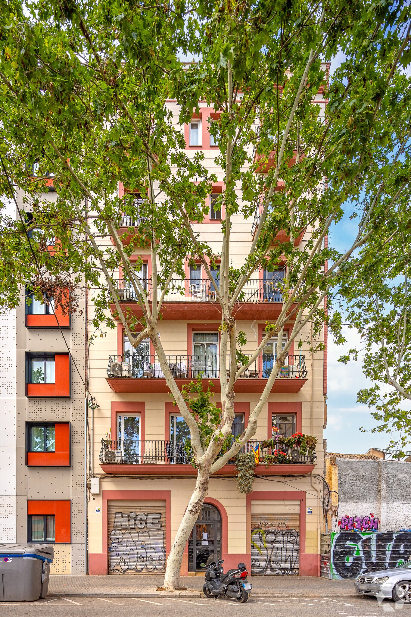 Edificio residencial en Barcelona, Barcelona en venta Foto principal- Imagen 1 de 2