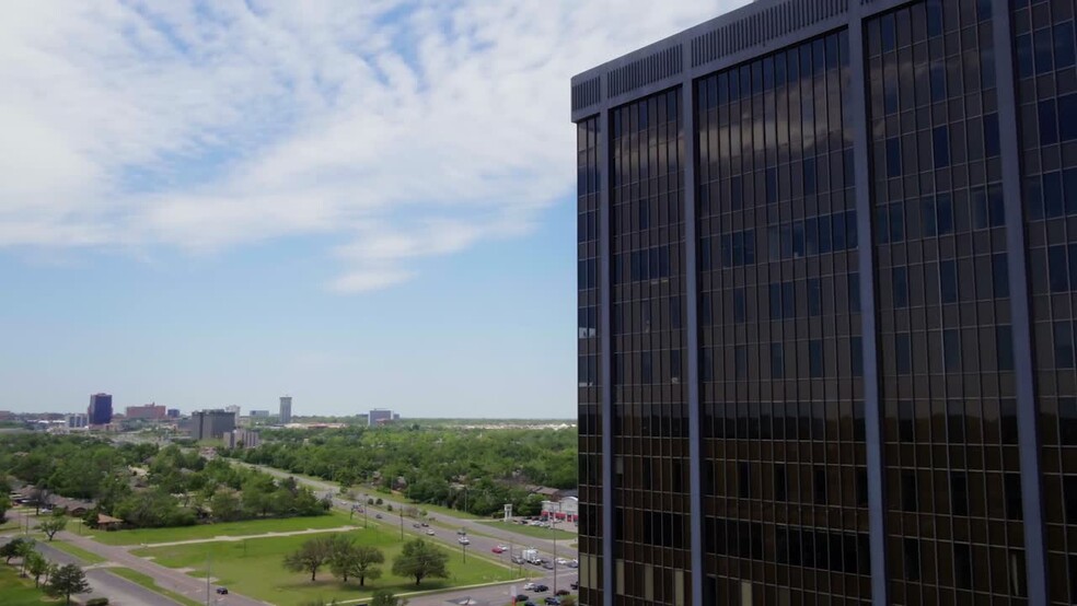 1900 NW Expressway, Oklahoma City, OK en alquiler - Vídeo de anuncio comercial - Imagen 2 de 23