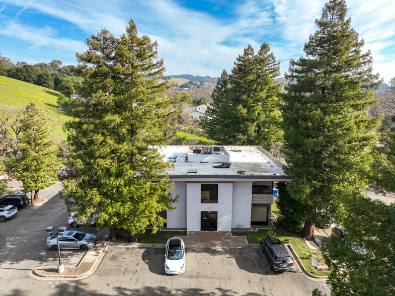 890 Lamont Ave, Novato, CA en venta - Foto del edificio - Imagen 3 de 5