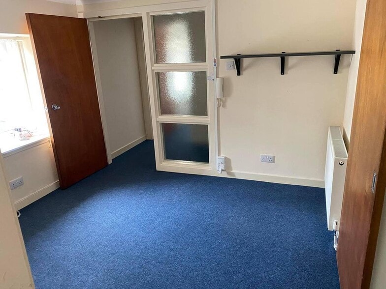 12-14 High Glencairn St, Kilmarnock en alquiler - Foto del edificio - Imagen 2 de 5