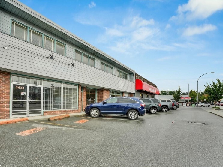 5651 Cowrie St, Sechelt, BC en venta - Foto principal - Imagen 1 de 1