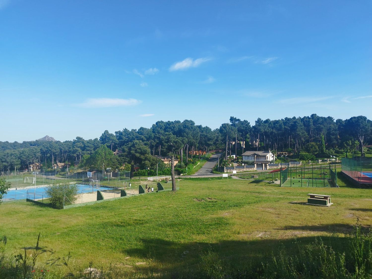 Calle de Coruña, 919, Cadalso de los Vidrios, Madrid en venta Foto del edificio- Imagen 1 de 23