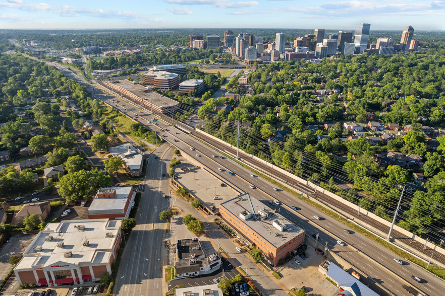 950 Francis Pl, Clayton, MO en alquiler - Foto del edificio - Imagen 3 de 7