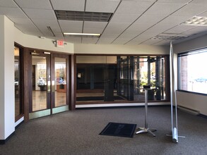 250 N Patrick Blvd, Brookfield, WI en alquiler Foto del interior- Imagen 2 de 9