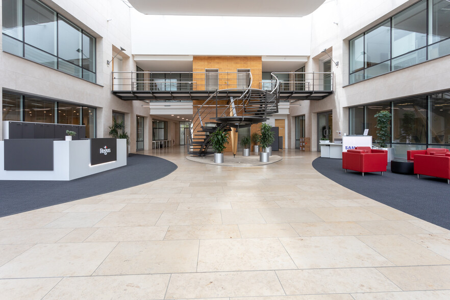 3000 Hillswood Dr, Chertsey en alquiler - Lobby - Imagen 2 de 10