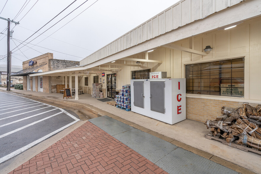 1017 Main St, Liberty Hill, TX en venta - Foto del edificio - Imagen 3 de 21