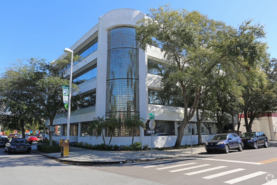 696 N 1st Ave, Saint Petersburg, FL en alquiler - Foto del edificio - Imagen 2 de 4