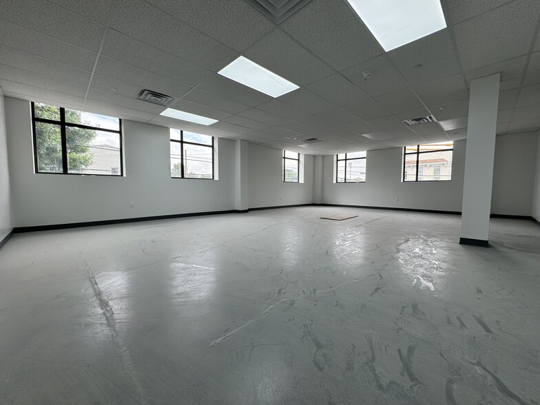 60-11 60th St, Flushing, NY en alquiler - Foto del interior - Imagen 3 de 20