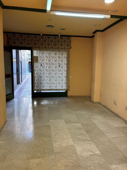 Local en Córdoba, Córdoba en alquiler - Foto del edificio - Imagen 3 de 19