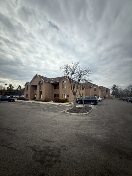 71 E Wilson Bridge Rd, Worthington, OH en venta - Foto del edificio - Imagen 1 de 6