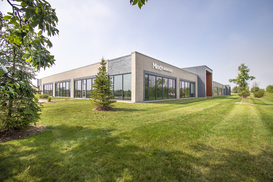 12200 N Corporate Pky, Mequon, WI en alquiler - Foto del edificio - Imagen 1 de 20