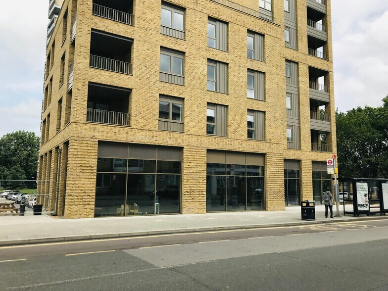 416 Wandsworth Rd, London en alquiler - Foto del edificio - Imagen 1 de 4