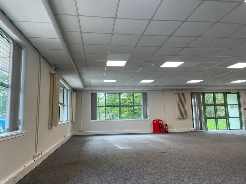 3 Michaelson Sq, Livingston en alquiler - Foto del edificio - Imagen 2 de 12