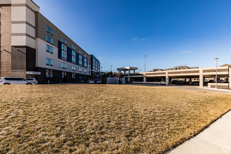 87th & Renner Blvd, Lenexa, KS en venta - Foto del edificio - Imagen 3 de 5