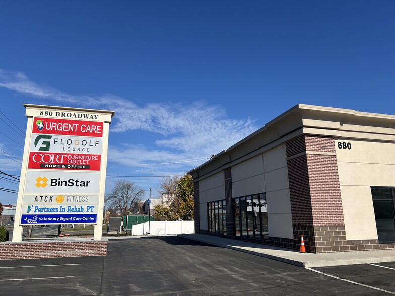 880 Broadway, Saugus, MA en alquiler - Foto del edificio - Imagen 2 de 9