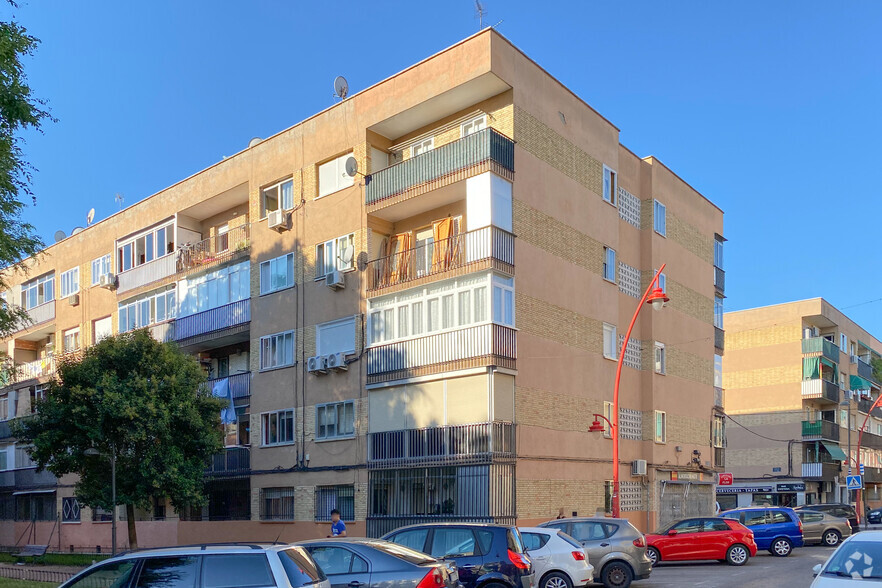 Calle Alfonso X el Sabio, 17, Parla, Madrid en venta - Foto del edificio - Imagen 2 de 2