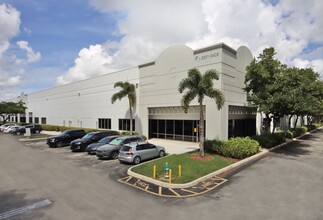 3801-3899 SW 30th Ave, Fort Lauderdale, FL en alquiler Foto del edificio- Imagen 1 de 6