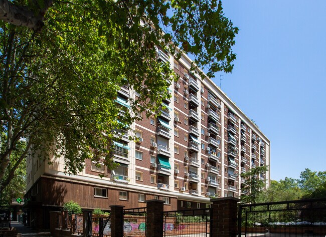 Más detalles de Calle Del Doctor Fleming, 44, Madrid - Coworking en alquiler